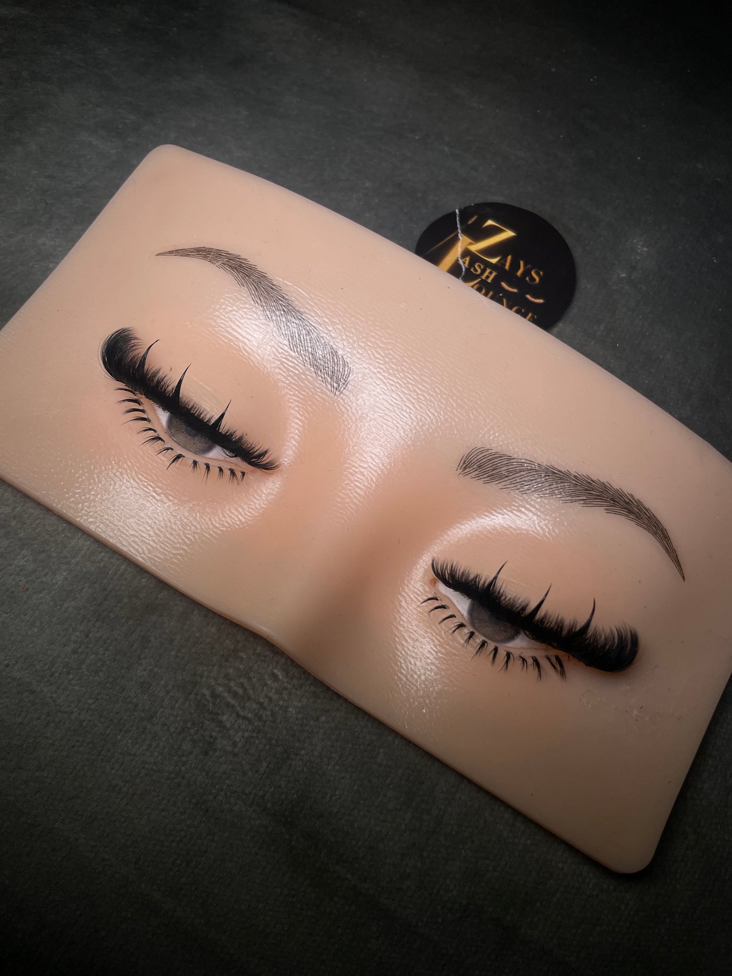 Eboní Strip Lash